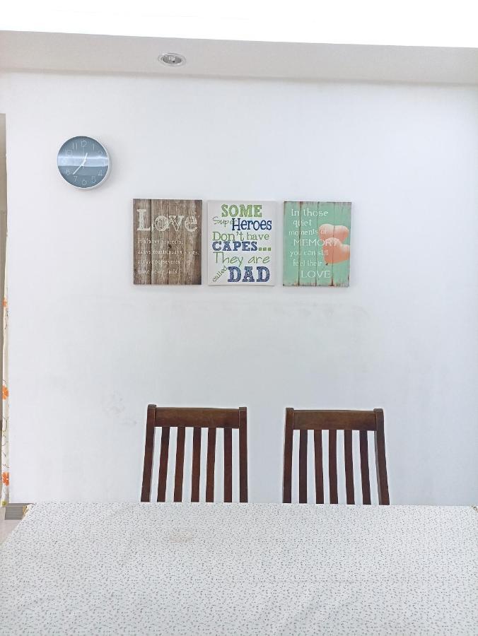 Tropika Homestay Bangi With 3 Bedrooms Kajang Eksteriør billede