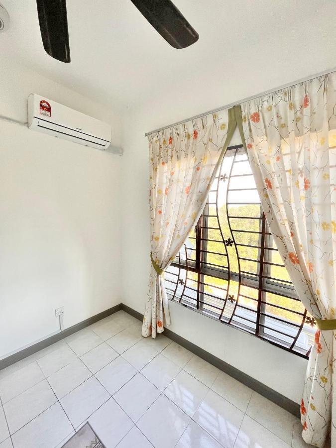 Tropika Homestay Bangi With 3 Bedrooms Kajang Eksteriør billede
